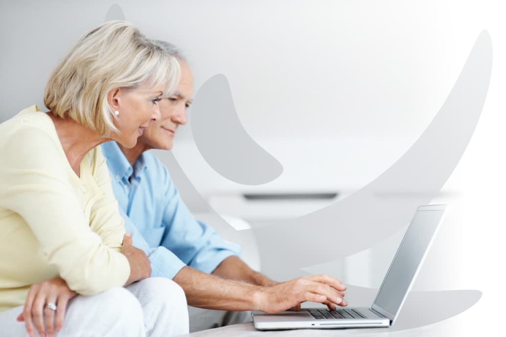 Famille heureuse après regroupement de crédits